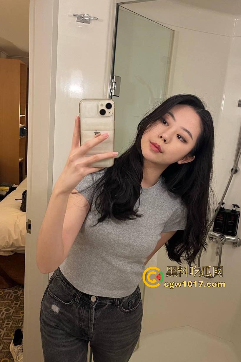 刚毕业的【曾晓曦】就懂职场潜规则,上班第一天就跪舔主管经理,被30年老精液灌满喉咙,真是个懂事的大学生!