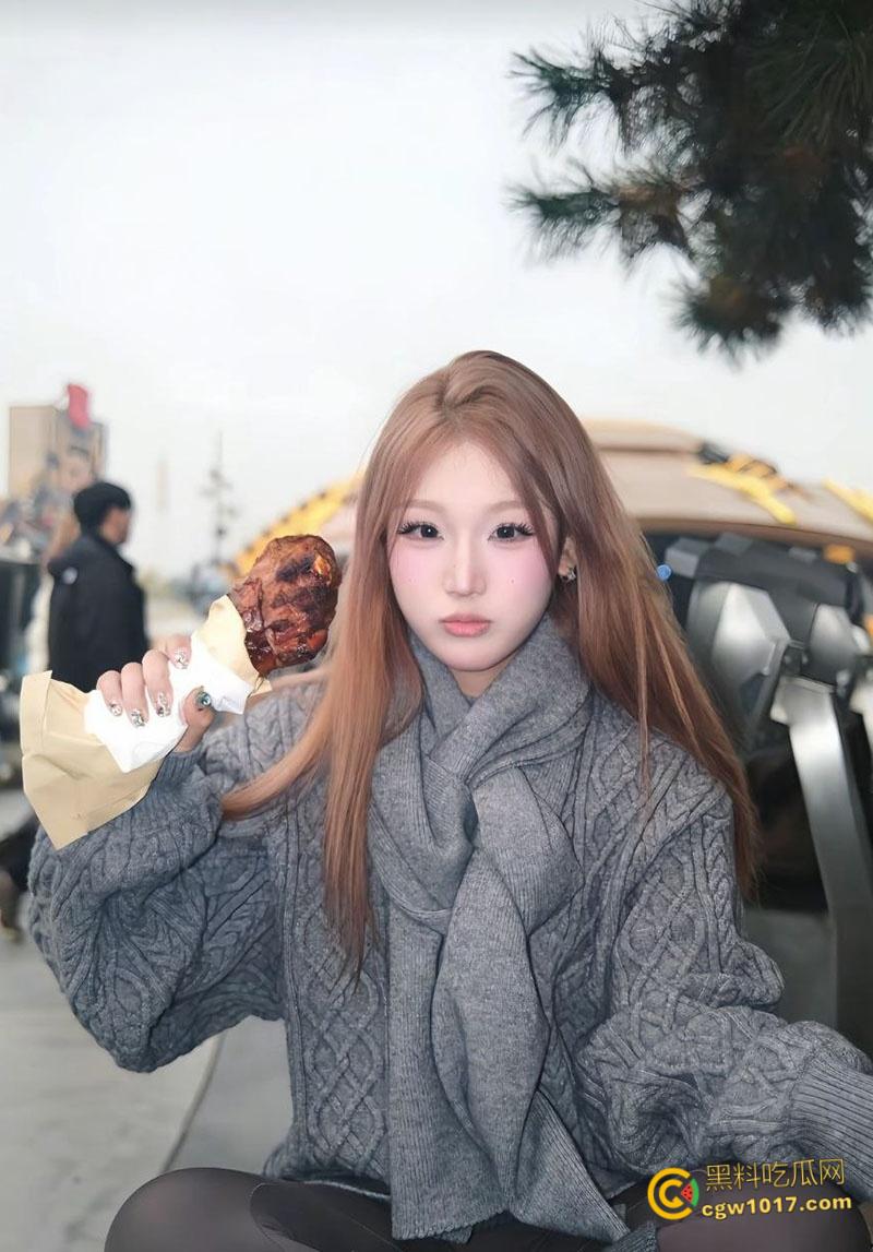 河北高颜值御姐【张舒怡】，细腰长腿前凸后翘，特爱口交深喉，车内楼梯间沙发到处开舔，到处都是战场 ！