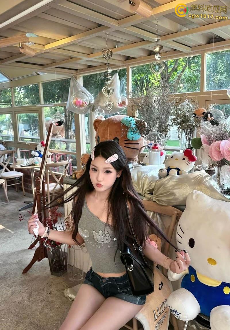 河北高颜值御姐【张舒怡】，细腰长腿前凸后翘，特爱口交深喉，车内楼梯间沙发到处开舔，到处都是战场 ！