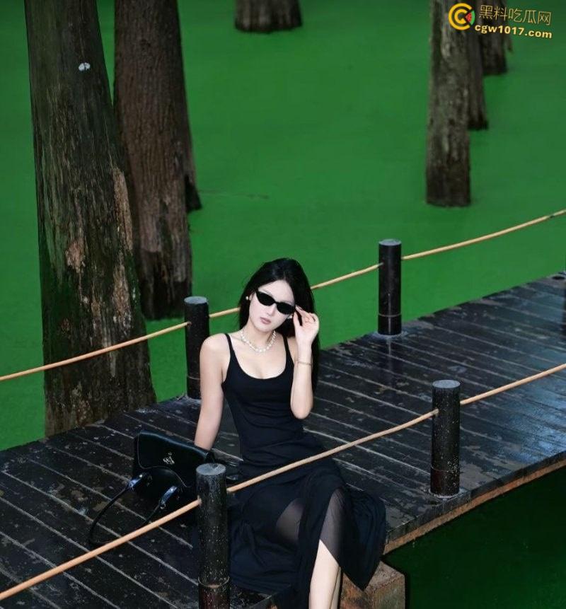 河北高颜值御姐【张舒怡】，细腰长腿前凸后翘，特爱口交深喉，车内楼梯间沙发到处开舔，到处都是战场 ！