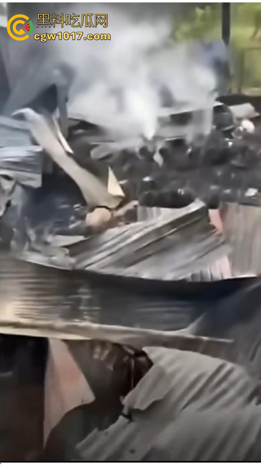 柬埔寨磅湛省灭门惨案 吸毒男子因争吵直接纵火砍人 造成9人死亡 包括一名5岁女童 老婆的娘家无一生还!