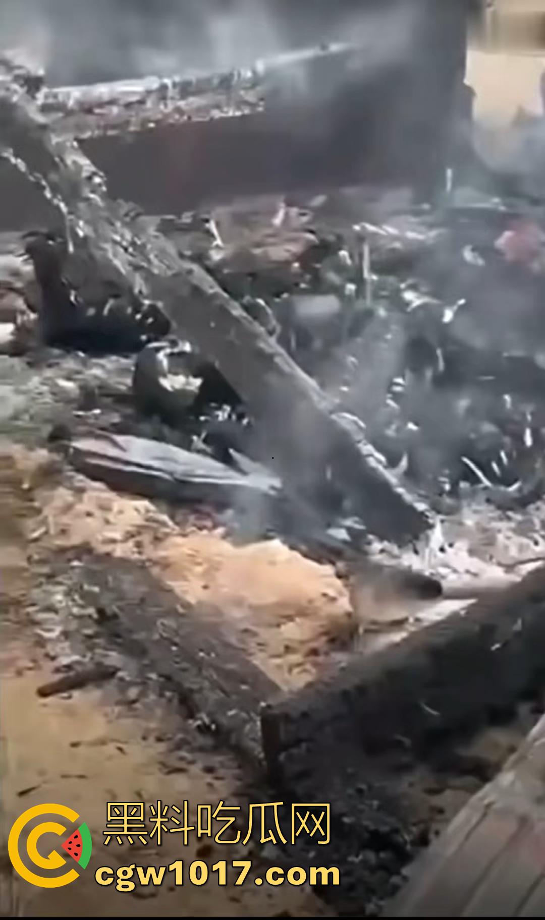 柬埔寨磅湛省灭门惨案 吸毒男子因争吵直接纵火砍人 造成9人死亡 包括一名5岁女童 老婆的娘家无一生还!