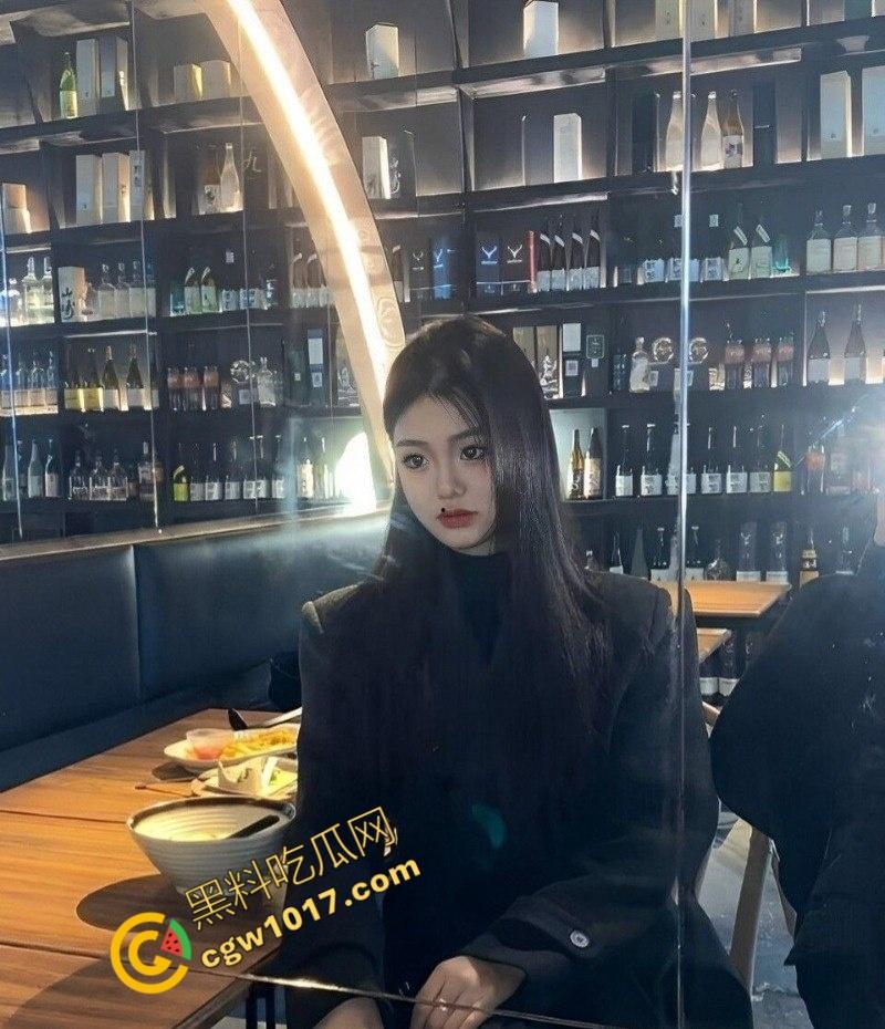 极品反差婊!乖学生变床上极品母狗,被校外土豪包养调教全程曝光,女神深喉吞巨舌,爆操高潮喷汁!