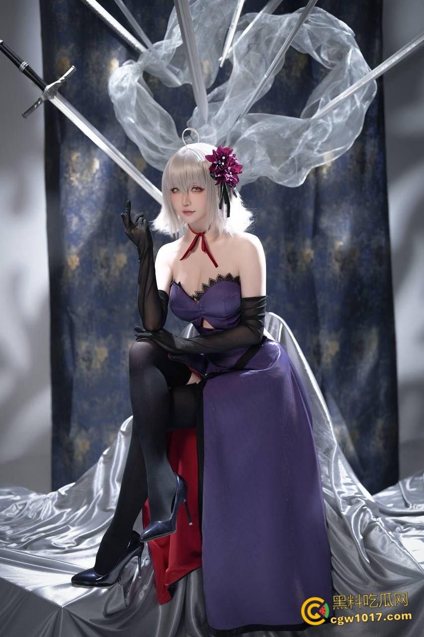 极品福利姬女神【星之迟迟】,Cos碧蓝航线天城性感写真,黑丝美腿御姐感十足,翘臀玉足直勾人心!