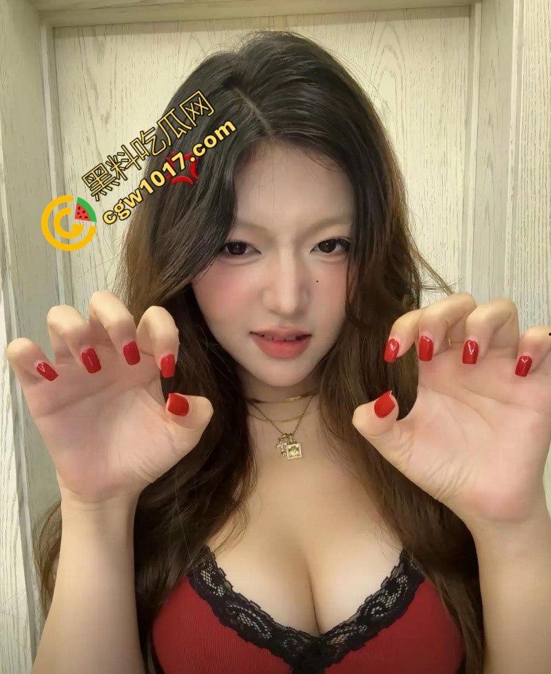 抖音颜值主播【悲伤以期】服侍榜一大哥视频遭泄密!情趣内衣跪舔金主巨屌,被按头强制深喉!视频曝光后直接销号跑路!