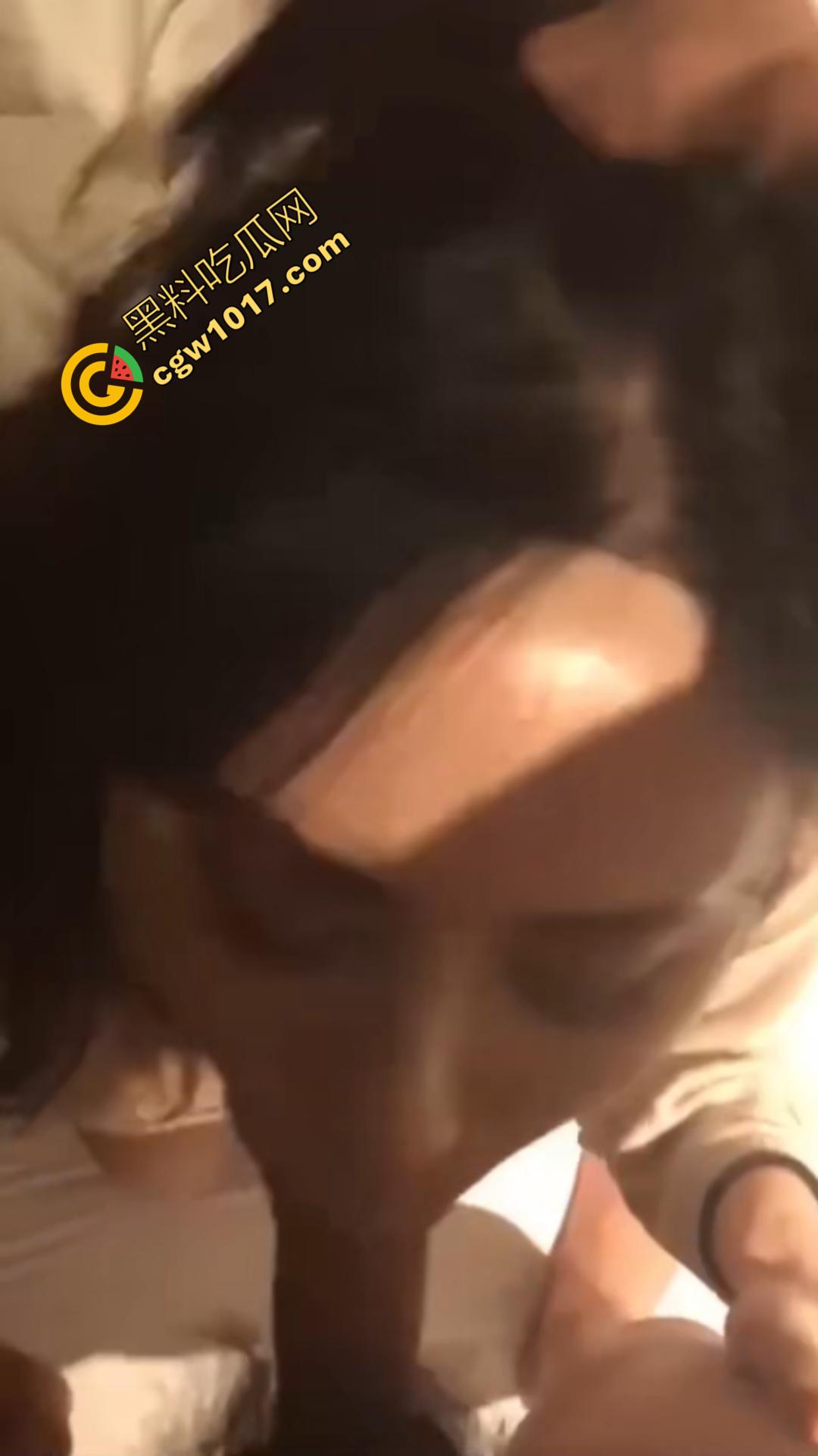 抖音颜值主播【悲伤以期】服侍榜一大哥视频遭泄密!情趣内衣跪舔金主巨屌,被按头强制深喉!视频曝光后直接销号跑路!