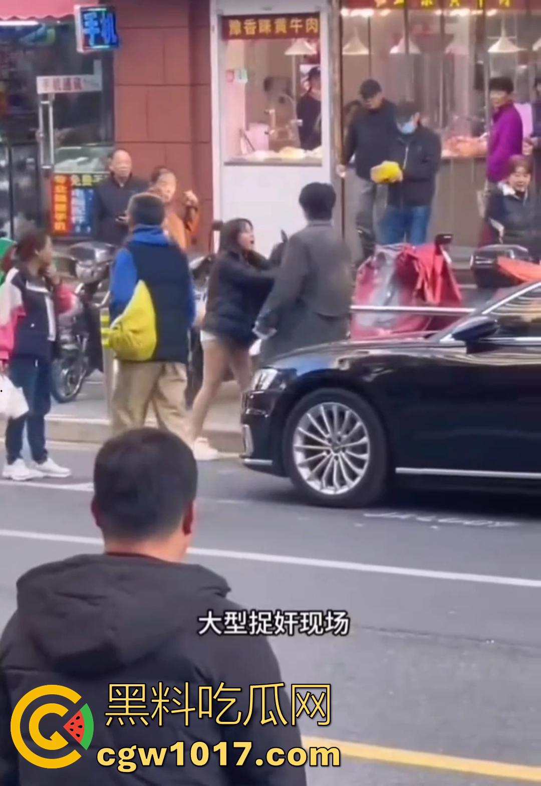 大型捉奸现场视频曝光 女友谎称跟朋友吃饭 实则出去酒店开房上钟 男友捉奸当场报警有人卖淫大义灭亲!