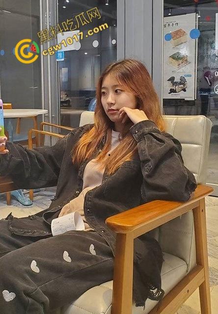 19岁清纯学生妹的疯狂派对:被被兽性三人轮奸,喝尿淫骚,变态4P,酒精与欲望交织,淫荡剧情直击内心