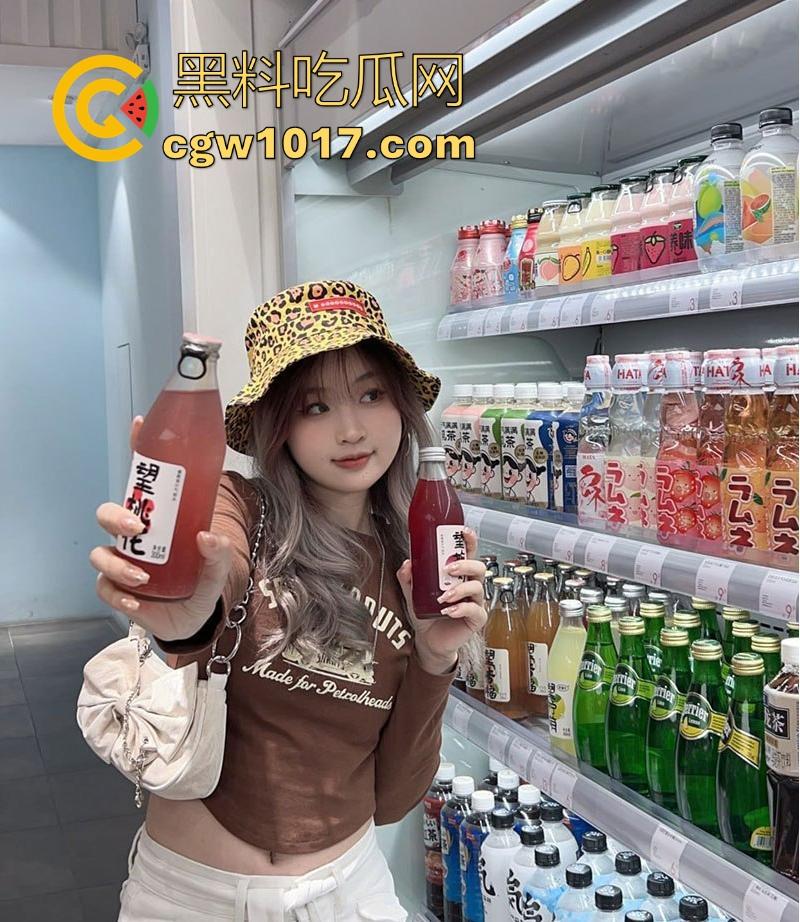 南京航空大学清纯学姐【刘希然】曾经的乖乖女如今套着项圈，骚穴被塞满精液，变成摇臀求操的小母狗！