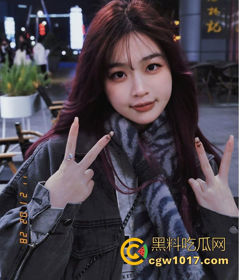 南京航空大学清纯学姐【刘希然】曾经的乖乖女如今套着项圈，骚穴被塞满精液，变成摇臀求操的小母狗！