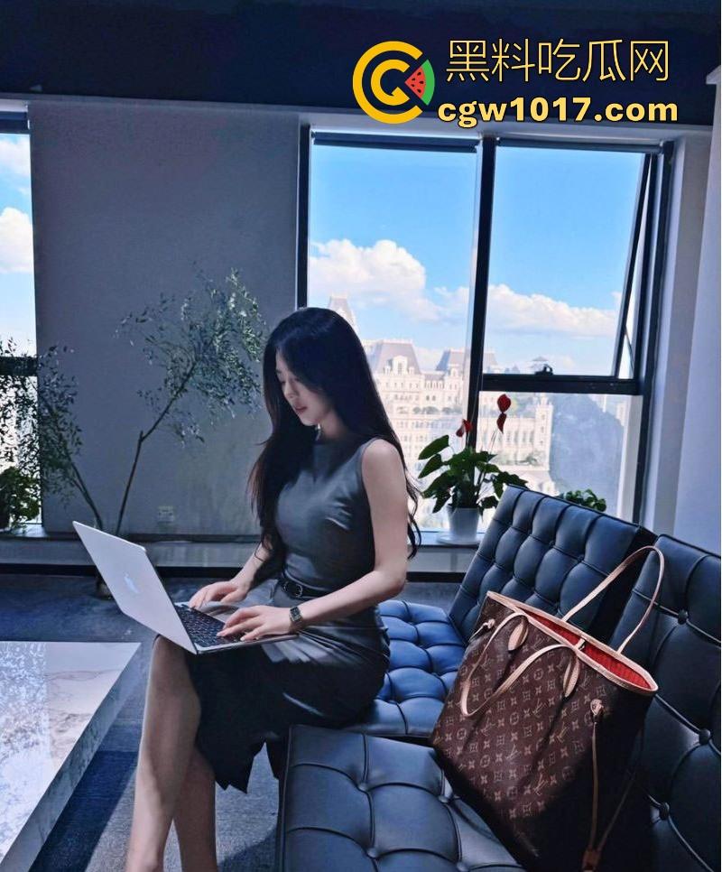 山东精英女律师【林彩虹】不雅视频流出，西装女御姐法院的铁娘子，无论你平时再猛，在大鸡巴面前还是乖乖被降伏！