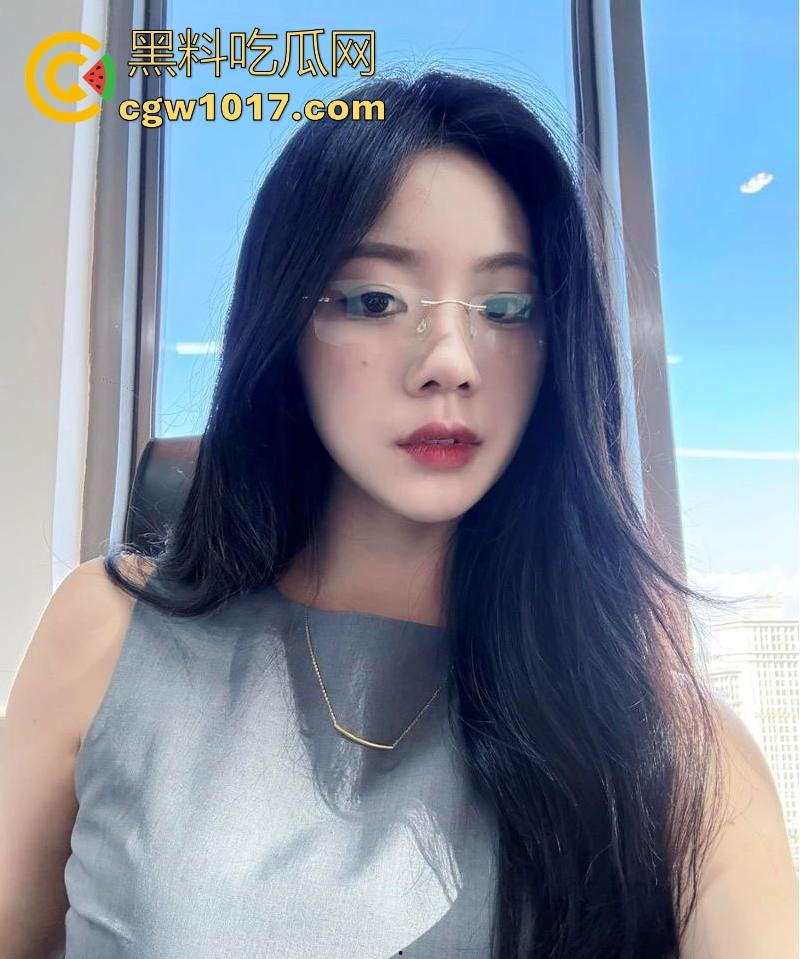 山东精英女律师【林彩虹】不雅视频流出，西装女御姐法院的铁娘子，无论你平时再猛，在大鸡巴面前还是乖乖被降伏！