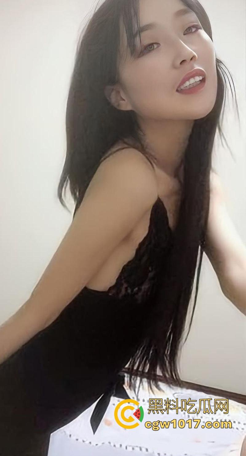 湖南炫舞工作室爵士舞蹈老师【魏晓枫】舞蹈生大长腿,柔韧度直接拉满,露脸深喉挑逗,诱人小穴等你来操!