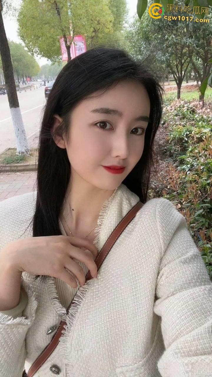 武汉工商学院辅导员【徐曦】,曾在花椒与金主裸聊被曝,视频完美露脸露点,极品巨乳娇喘挑逗 !