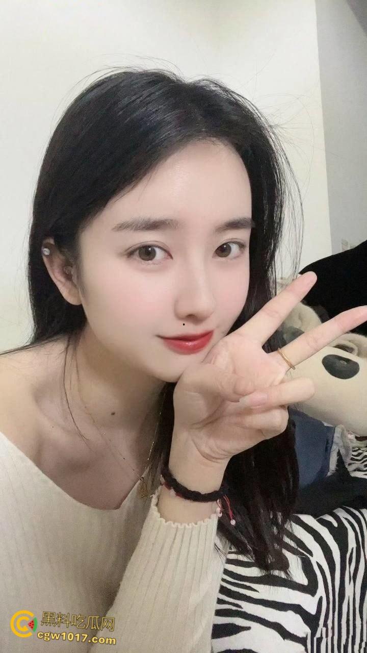 武汉工商学院辅导员【徐曦】,曾在花椒与金主裸聊被曝,视频完美露脸露点,极品巨乳娇喘挑逗 !