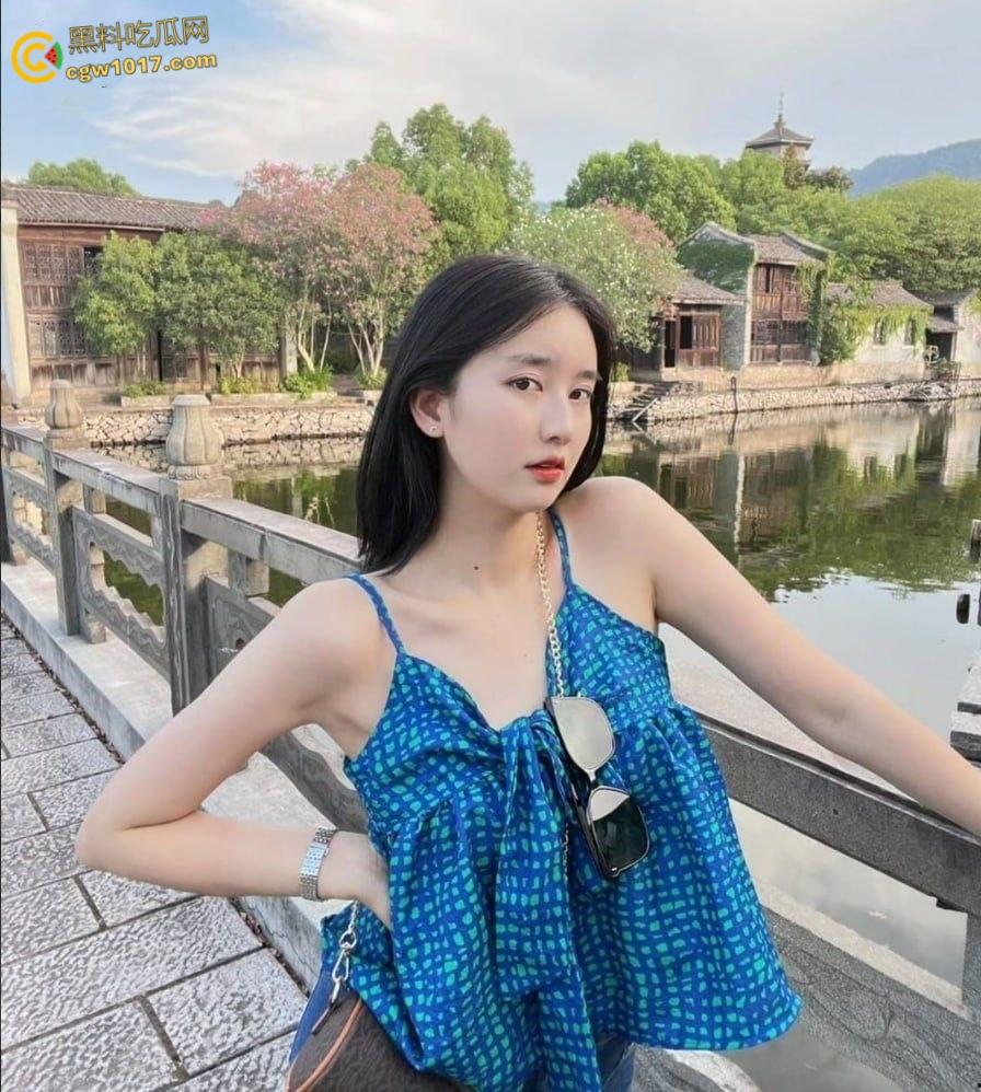 武汉工商学院辅导员【徐曦】,曾在花椒与金主裸聊被曝,视频完美露脸露点,极品巨乳娇喘挑逗 !