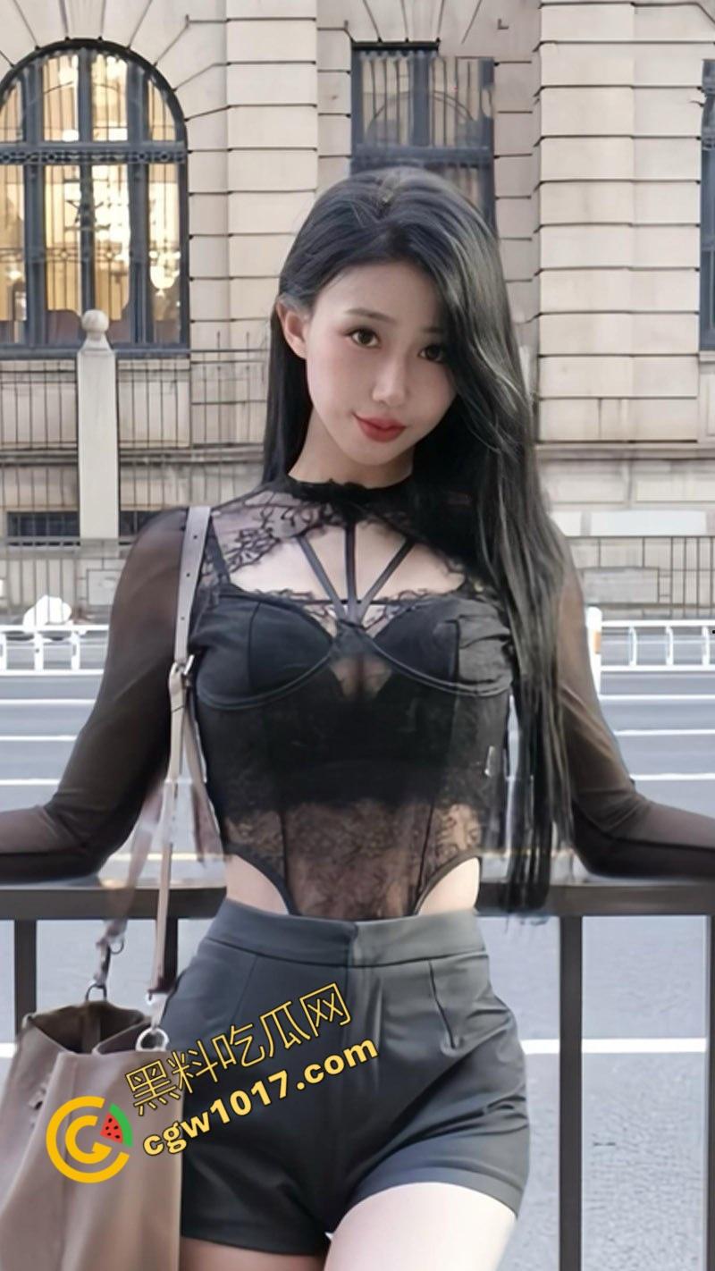 广州大学【张晚晚】不雅视频曝光：雪白肉体摄人心魄，炮友狂野激情，画面火爆，吐舌深喉，湿吻狂干，迷离朦胧，销魂不止！