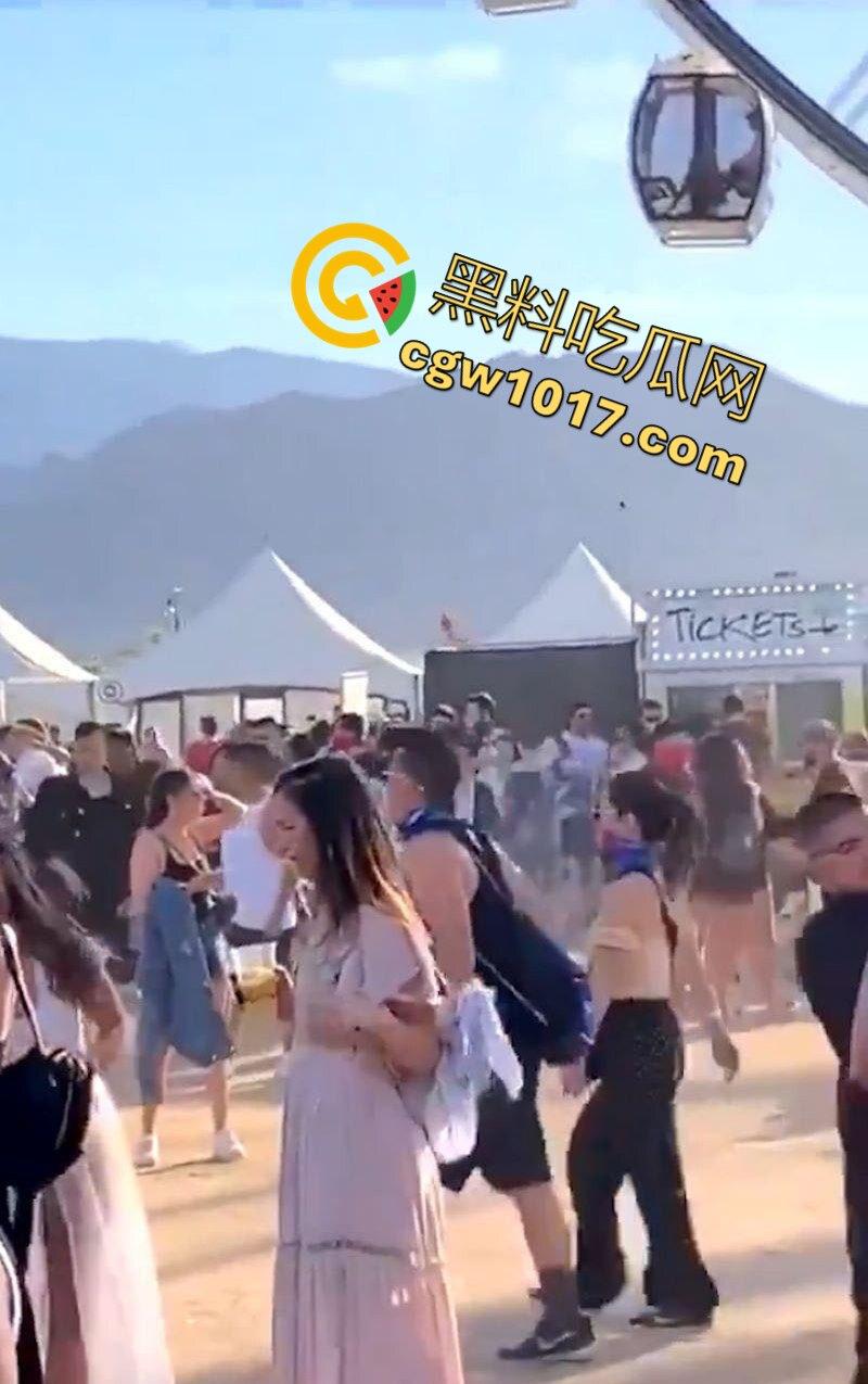 摩天轮刚启动就开吃!饥渴洋妞当众跪舔弟弟 舱内上演活春宫 生怕别人看不到 太敢玩了!