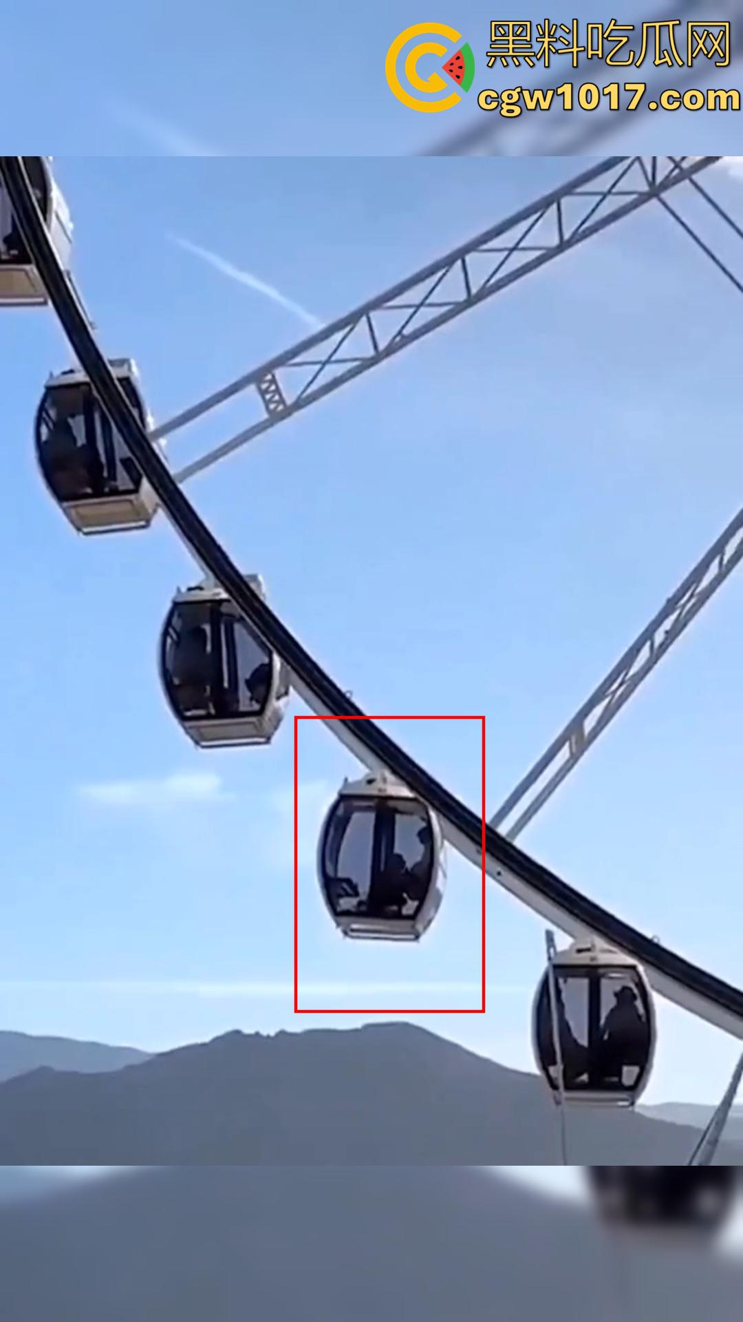 摩天轮刚启动就开吃!饥渴洋妞当众跪舔弟弟 舱内上演活春宫 生怕别人看不到 太敢玩了!