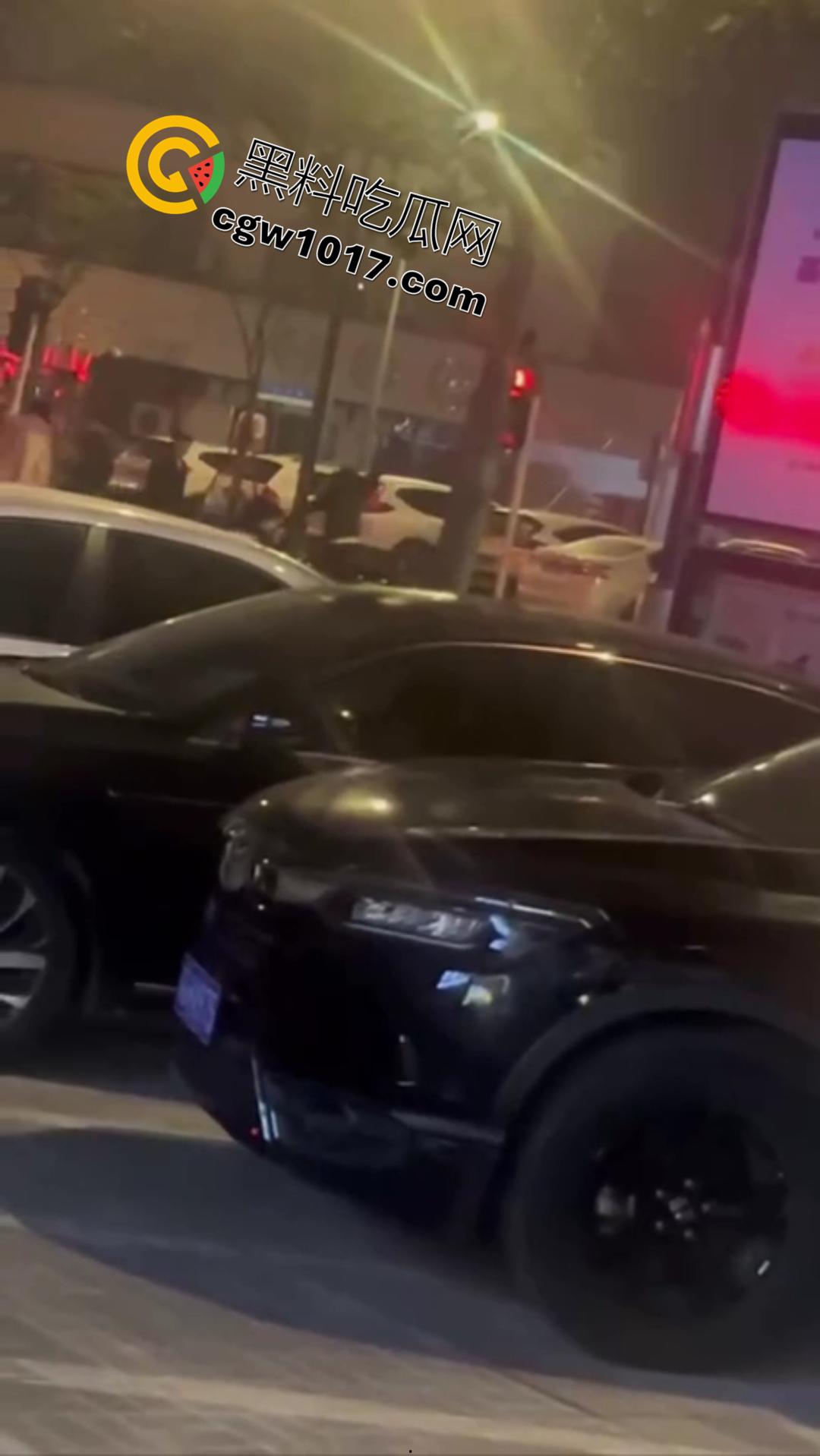 江苏连云港新浦中学街头惨案 17岁少女带着社会青年砍死父母!居然只是因为女孩要钱父母未给!