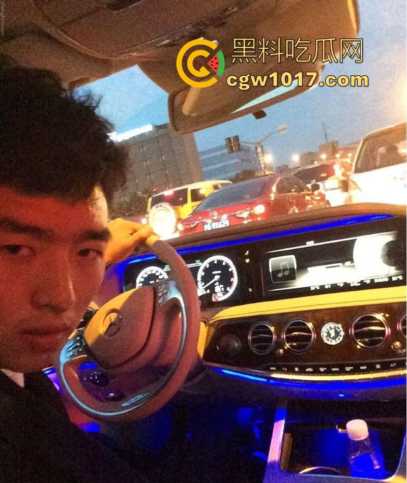 曾经哪个精神小伙如果也是能操上好逼了!跟甜美白领私下厮混,各种花式做爱,对镜后入大奶狂甩,浪叫到腿软!