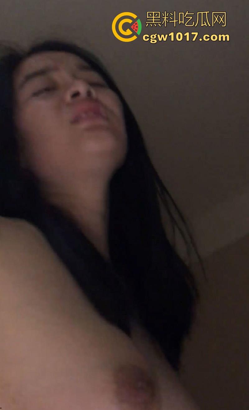 曾经哪个精神小伙如果也是能操上好逼了!跟甜美白领私下厮混,各种花式做爱,对镜后入大奶狂甩,浪叫到腿软!