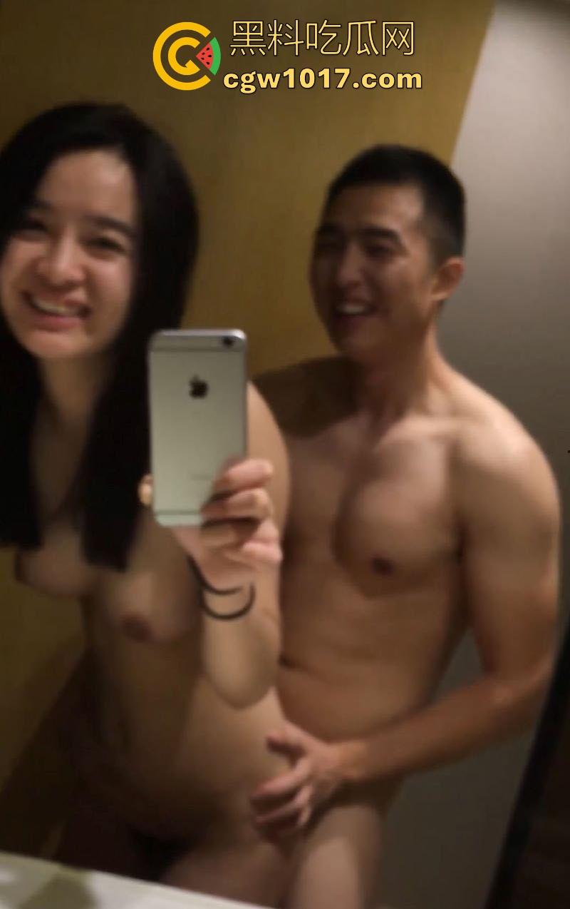 曾经哪个精神小伙如果也是能操上好逼了!跟甜美白领私下厮混,各种花式做爱,对镜后入大奶狂甩,浪叫到腿软!