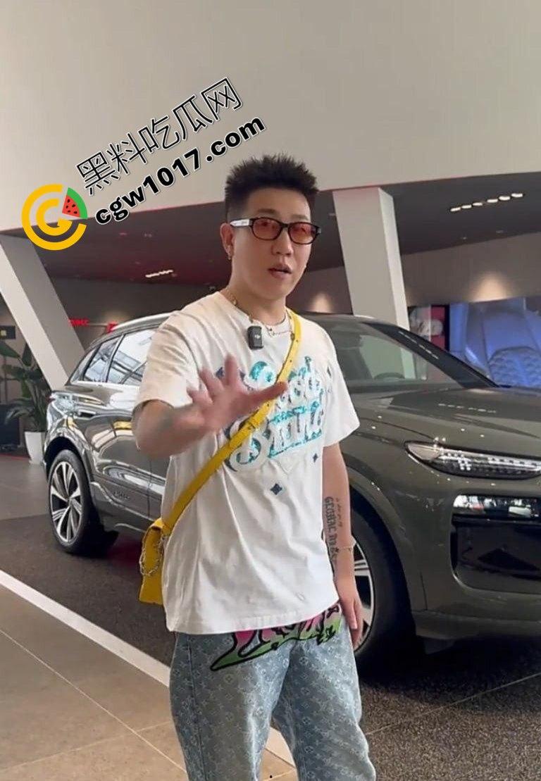 抖音百万级网红 老白不喝酒 被曝拒付3000陪滑费 女主发文控诉 身份却被实锤为外围女 完整版!