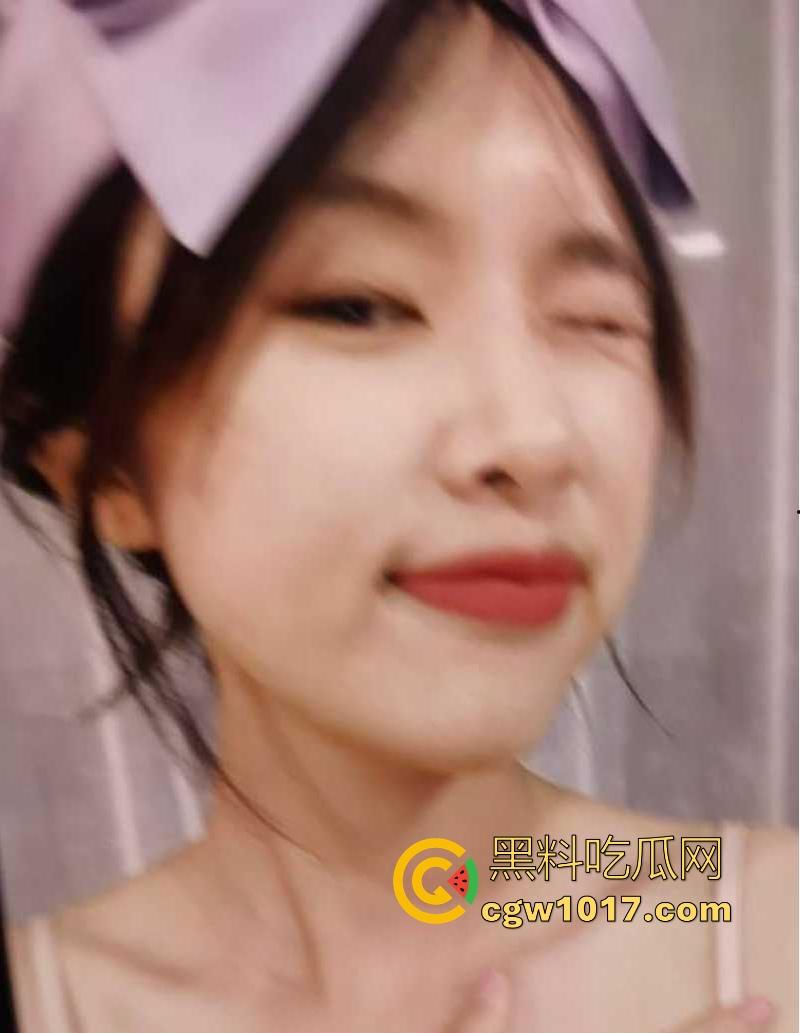 约炮山西大学舞蹈系【刘雯慧】随时随地嘴里都要塞根鸡巴的骚逼,自称水多无套党,这骚劲儿隔着屏幕都能熏着!