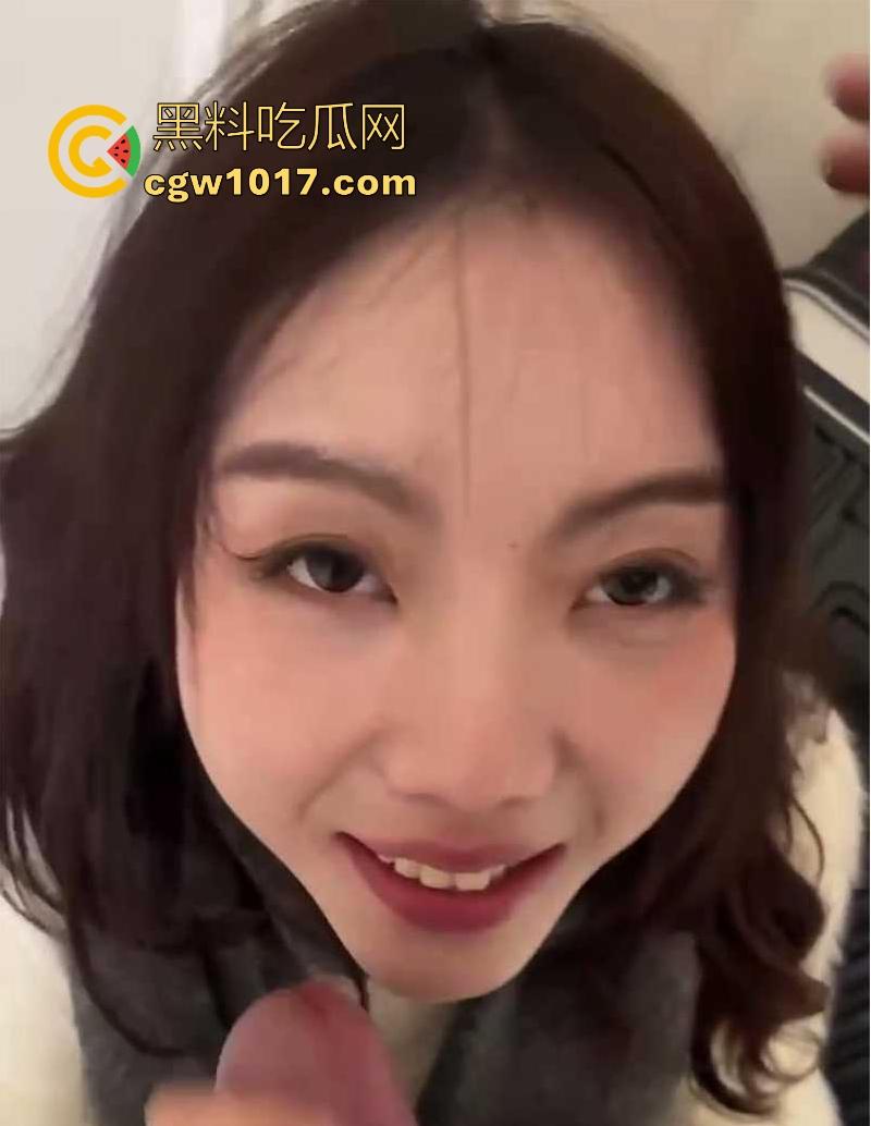 约炮山西大学舞蹈系【刘雯慧】随时随地嘴里都要塞根鸡巴的骚逼,自称水多无套党,这骚劲儿隔着屏幕都能熏着!