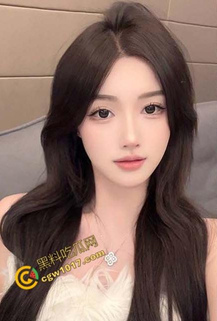 姐姐的秘密约会：巨棒狂撞，浇灌禁忌嫩穴，喷射白浆乱飞，春宵激情不断，刺激无穷！