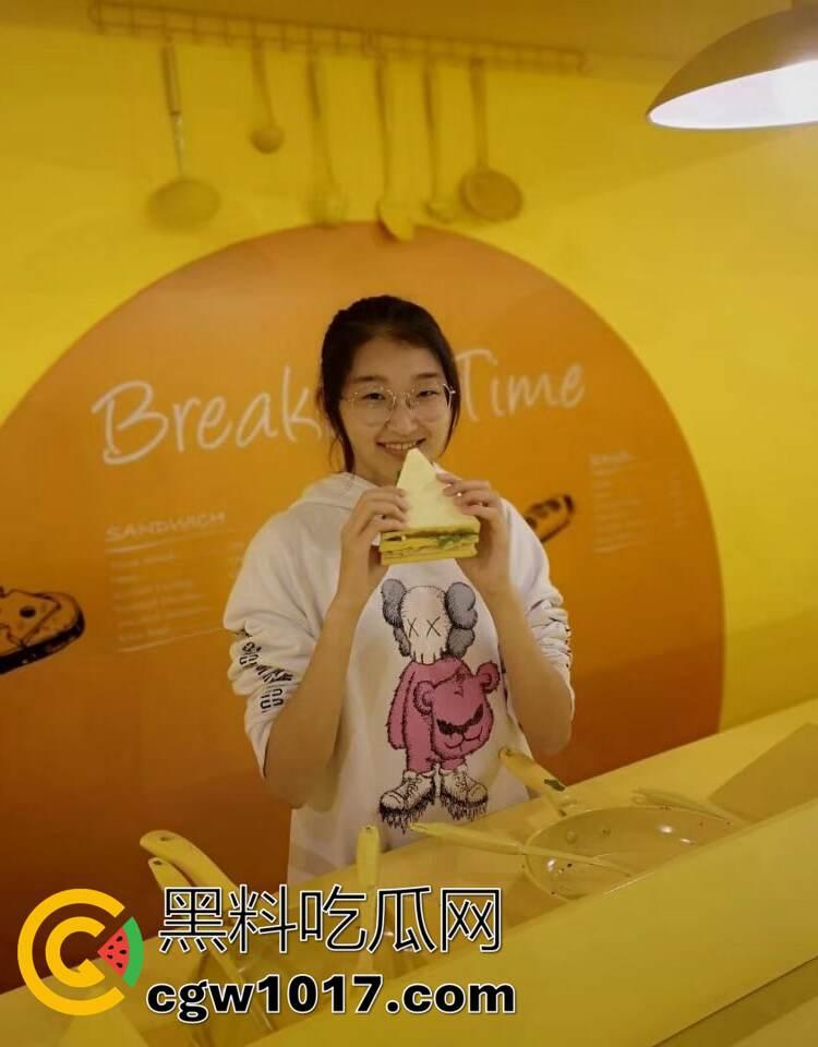 瓜友投稿:一顿海底捞+一场电影成功拿下高二眼镜妹!嫩穴紧的差点夹爆鸡儿,可惜居然不是处了!