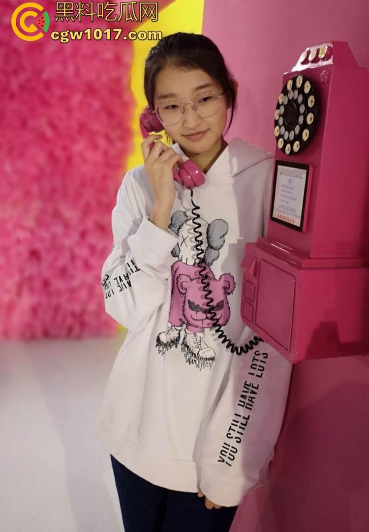 瓜友投稿:一顿海底捞+一场电影成功拿下高二眼镜妹!嫩穴紧的差点夹爆鸡儿,可惜居然不是处了!