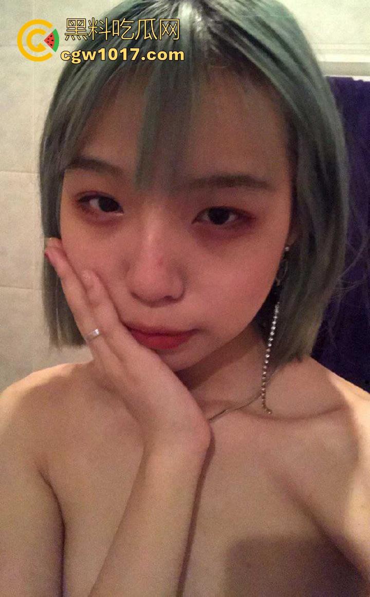 网聊三个月终于拿下绿毛地雷妹, 美乳圆润表情娇羞,纤细身姿被疯狂蹂躏,诱惑到让人春心荡漾欲火焚身!