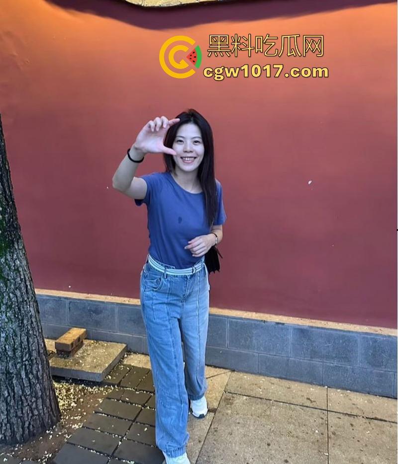 武汉师范大学【陈菲怡】大四实习为顺利专正,甘心与领导上床做爱,嘴上说的不要在床上表现比谁都骚!