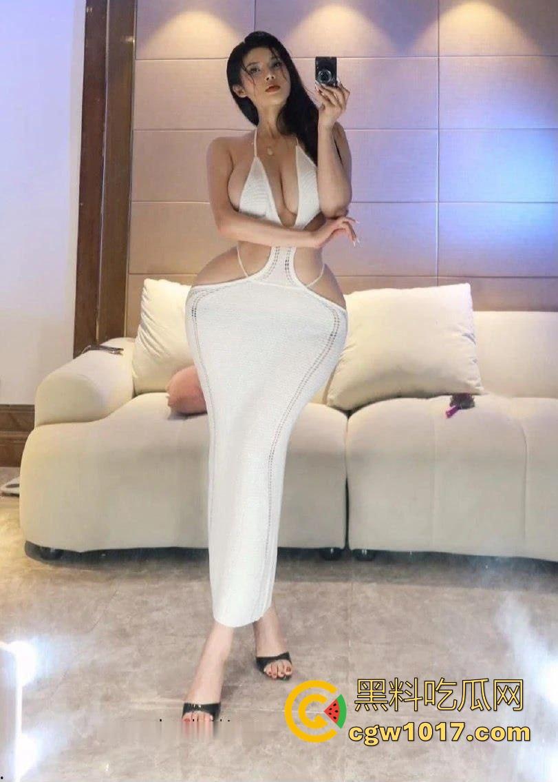 抖音网红【山雀queen】超大屁股骚货骚逼,给金主发的超绝身材私拍被曝光流出,这身材不知道能榨干多少个男人啊!