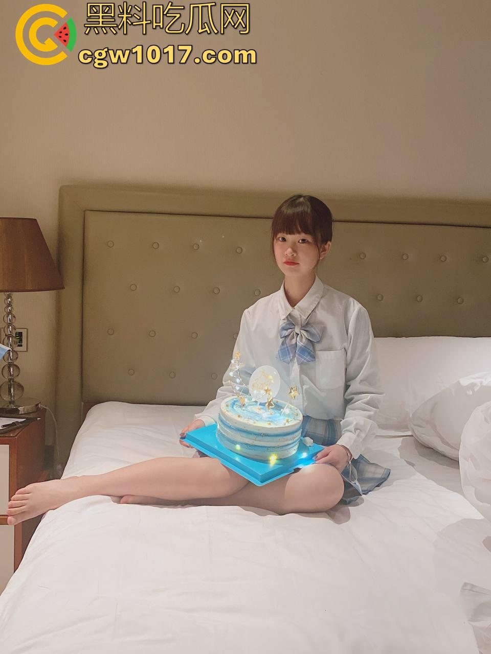 瓜友实名爆料前女友【曹梦菲】最喜欢穿JK 洛丽塔 虽然外表软萌，但是叫床声太骚了让人听了就想射 还喜欢被颜射洗脸！