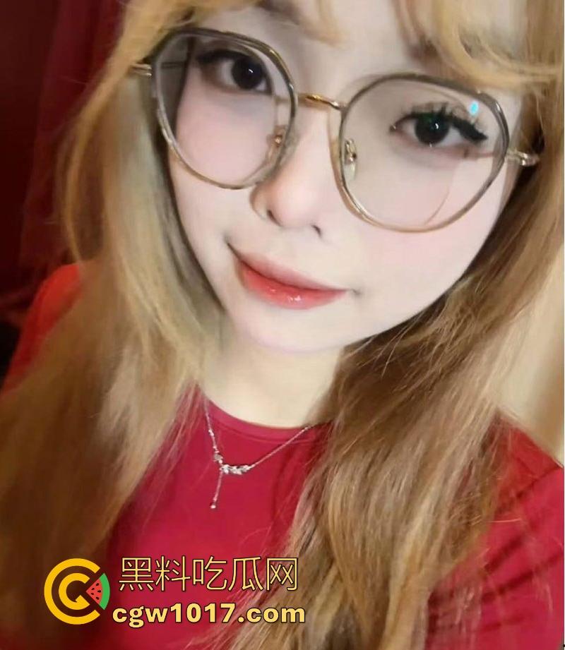 长春工业大学【林冰冰】对性的渴望的小母狗，标准的眼镜骚逼，面对男友粗暴插入骚穴，满脸享受反差巨大！