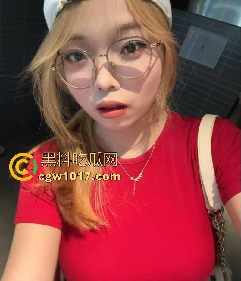 长春工业大学【林冰冰】对性的渴望的小母狗,标准的眼镜骚逼,面对男友粗暴插入骚穴,满脸享受反差巨大!