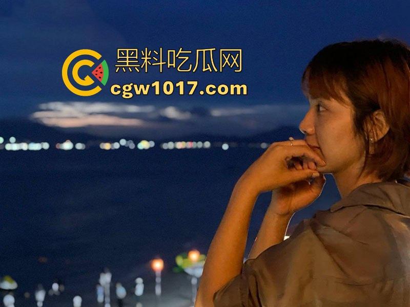 看似颜值不高的熟女少妇,实则这种是做爱的不二选择,熟练的技巧,极具诱惑的挑逗,分分钟让你缴械投降!