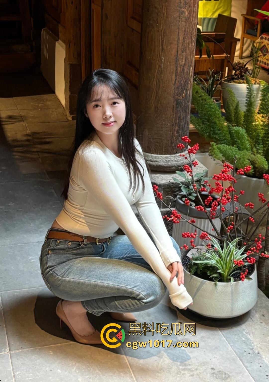 海角大神带肥臀姐姐野外露营,偷偷下药还假装害怕,钻帐篷里狂抠姐姐骚穴喷水,这弟弟最精了内射进去说是尿液!