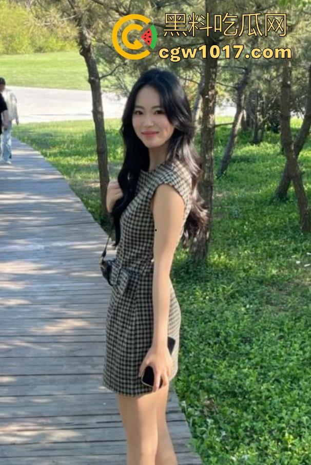 酒店开房庆祝小姨子生日,换上极品女仆装开始狂欢,化身无情打桩机花式无套猛插,只为满足小姨子的胃口!