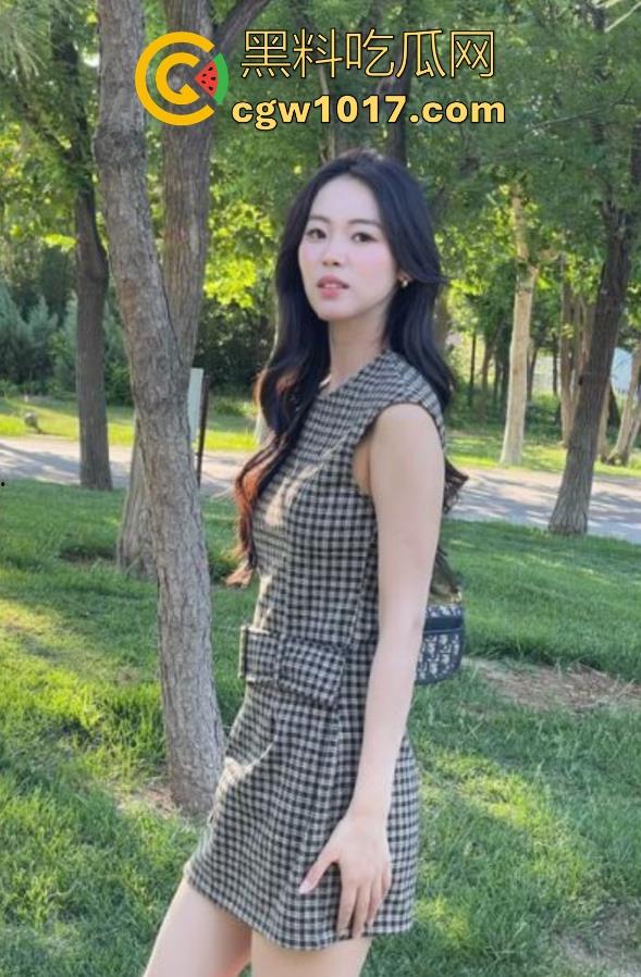 酒店开房庆祝小姨子生日,换上极品女仆装开始狂欢,化身无情打桩机花式无套猛插,只为满足小姨子的胃口!