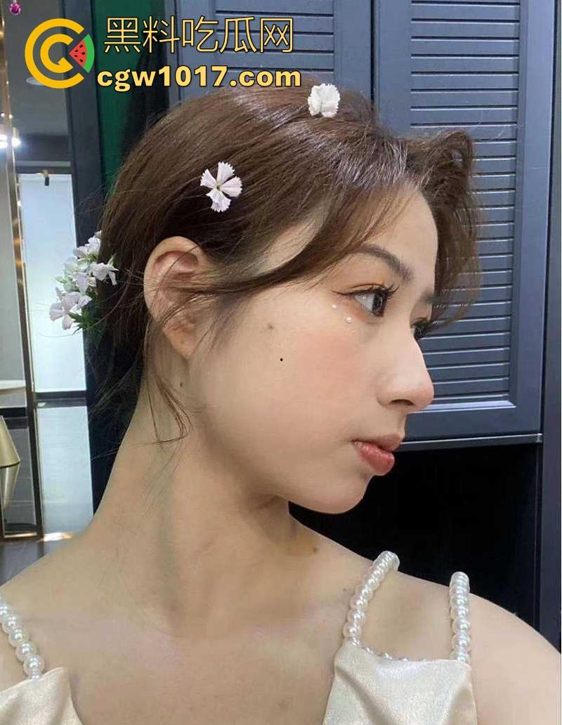 深圳高颜值甜美柜姐【李梦琪】清纯极品lv导购员，为业绩跟客户上床做爱，全程露脸玩深喉无套馒头嫩逼打桩喷汁！