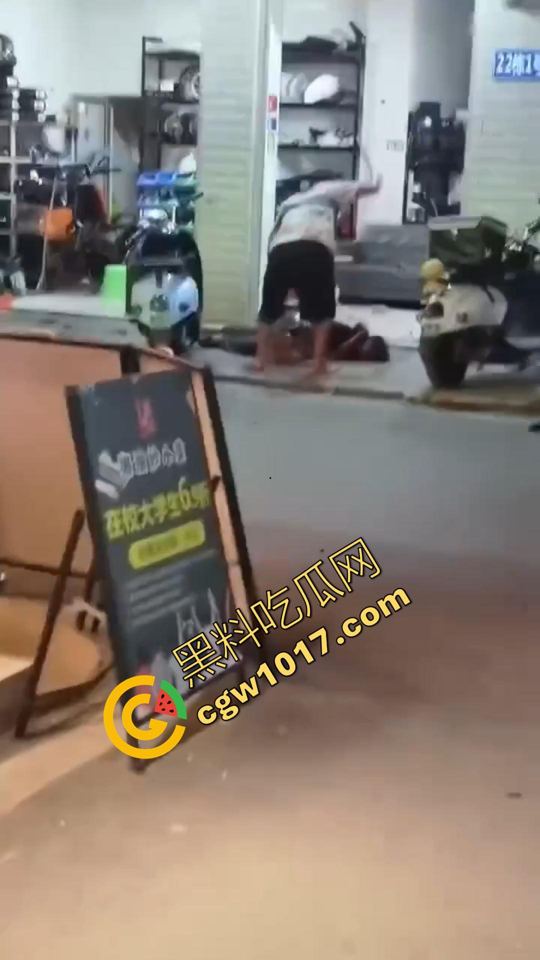 广西南宁骇人惨案!外卖骑手与商家发生口角 被其持刀疯砍当场死亡 现场血流成河毛骨悚然!