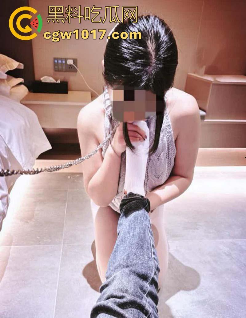 电竞酒店开发反差姐姐的母狗潜力,狗链拖着肉丝翘臀母狗,无套双洞齐插挑战忍耐度,这身材真的爱了!