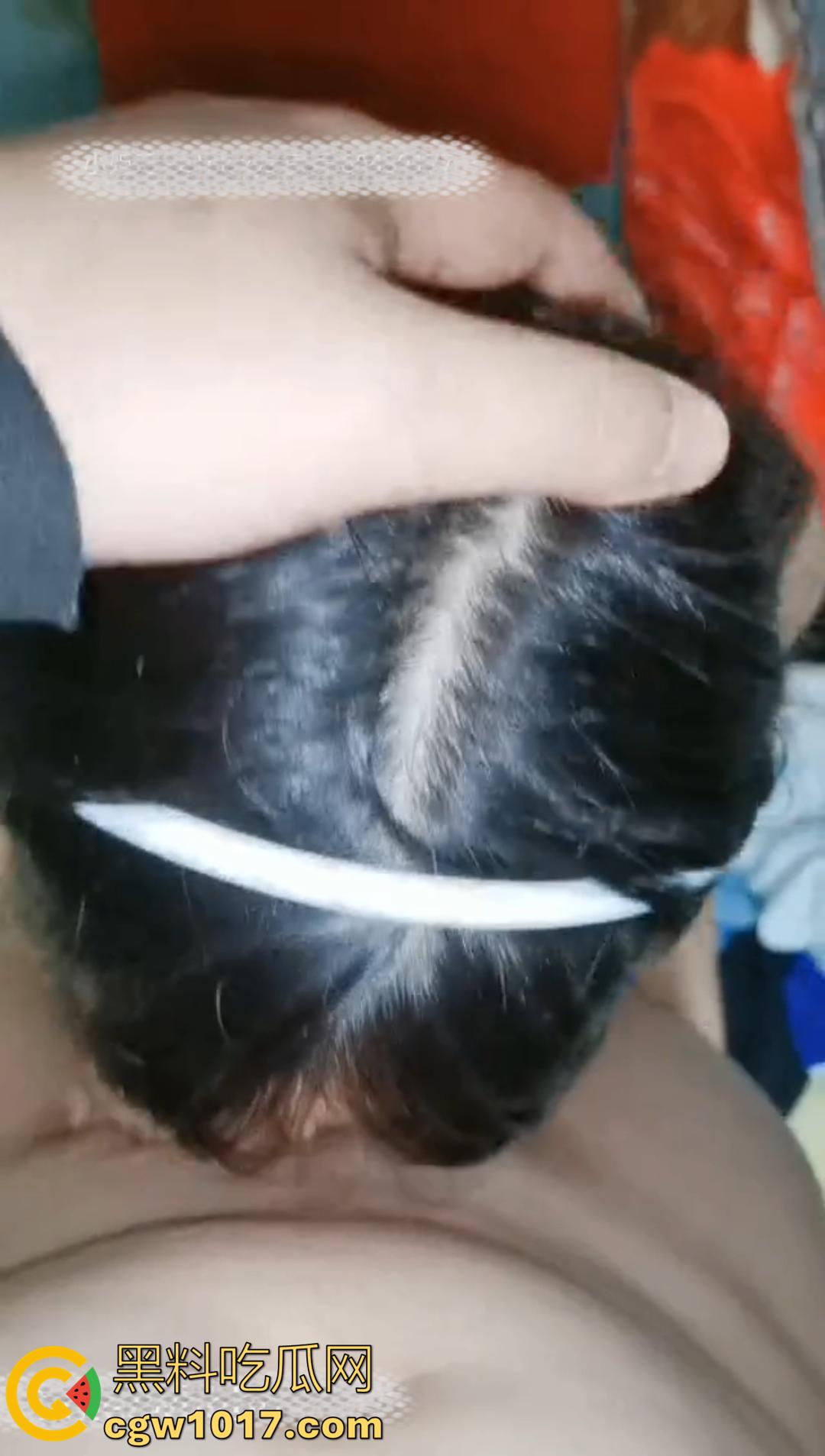 黄色主播花天价真实破处!高中巨乳妹子被开苞,插进去血流整个鸡巴上都是 妹子嗷嗷喊疼!