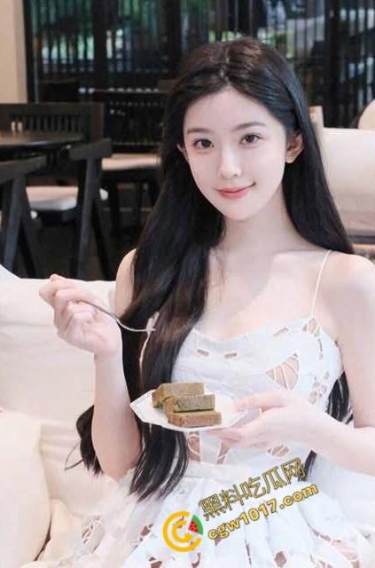 巨乳小姨偷情现场邂逅,猛烈口穴服侍侄子! 线下温柔贤惠,线上欲死欲仙,吃瓜群众爆炸观战!