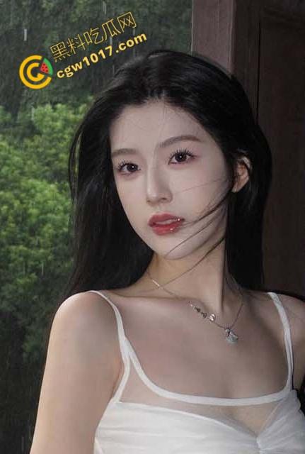 巨乳小姨偷情现场邂逅,猛烈口穴服侍侄子! 线下温柔贤惠,线上欲死欲仙,吃瓜群众爆炸观战!