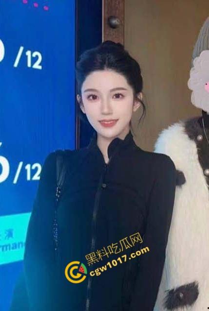 巨乳小姨偷情现场邂逅,猛烈口穴服侍侄子! 线下温柔贤惠,线上欲死欲仙,吃瓜群众爆炸观战!